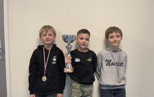 Augustin et Leandre Sachot autour du 2ème Oscar Diosdado en U08