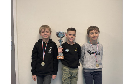 Augustin et Leandre Sachot autour du 2ème Oscar Diosdado en U08